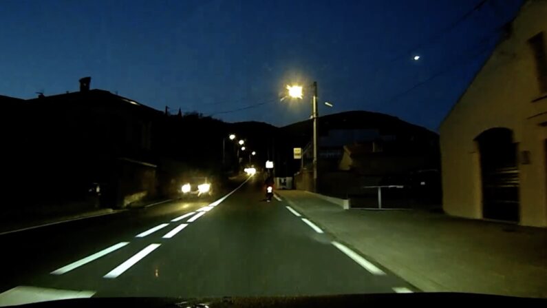 "La boule de feu aperçue depuis la RN 116 à Prades." (Capture d'écran vidéo compte Facebook Jimmy Phan)