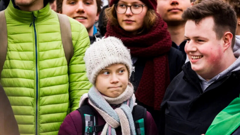 L'adolescente suédoise Greta Thunberg (C), activiste climatique, participe à une manifestation contre le changement climatique, à Hambourg, en Allemagne, le 21 février 2020. (Morris Mac Matzen/AFP/Getty Images)