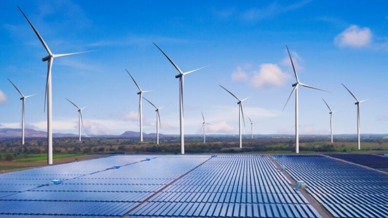 Les installations éoliennes et solaires coûteront plusieurs milliards d'euros aux contribuables l'année prochaine, a annoncé le ministère de l’Économie. (iStock)