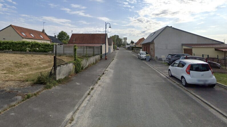 Capture d'écran Google Street View de la rue du Château d'eau à Saint-Vaast-en-Chaussée (Somme),où cinq habitants ont contracté la maladie de Charcot.