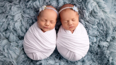 Deux sœurs jumelles nées à deux minutes d’intervalle en Croatie… mais pas la même année!