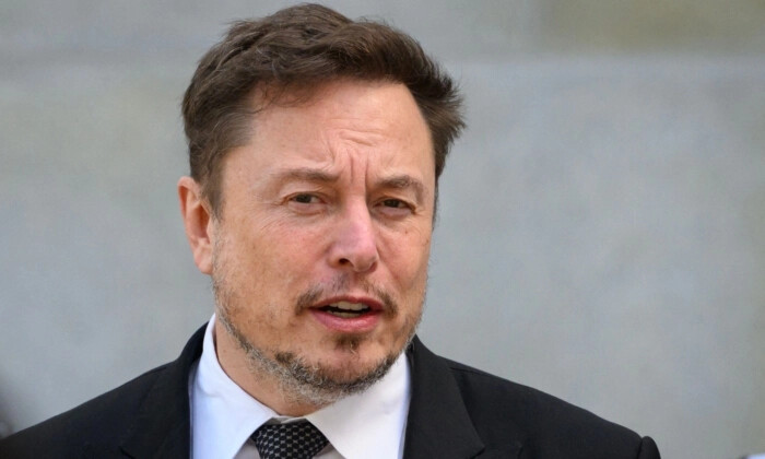 Elon Musk, PDG de X, quitte le forum bipartisan sur l'intelligence artificielle organisé par le Sénat américain au Capitole des États-Unis à Washington le 13 septembre 2023. (Mandel Ngan/AFP via Getty Images)
