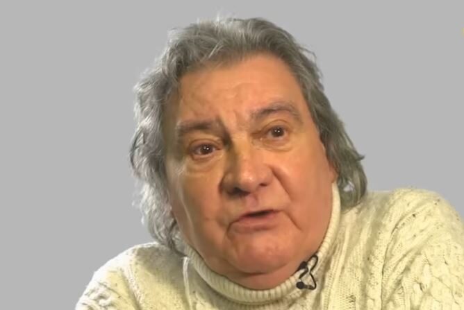Le comédien Alain Dorval en 2022. (Capture d'écran Youtube AlloCiné - Interviews)