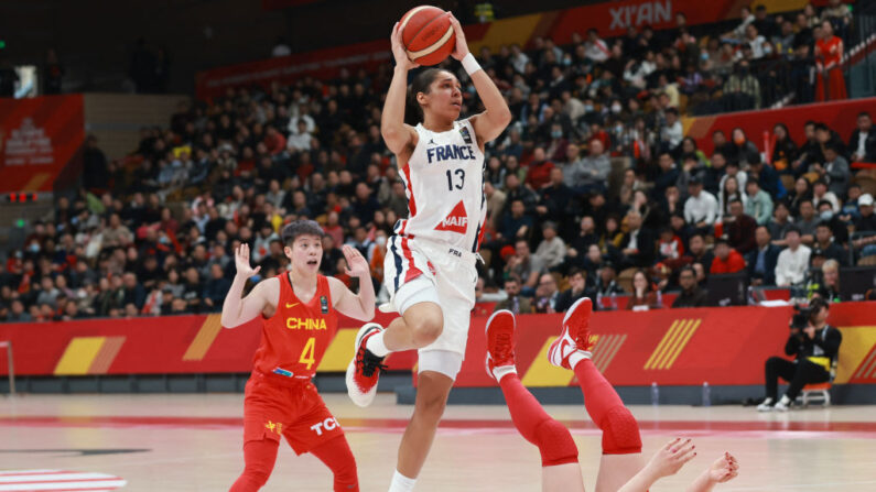 Les basketteuses françaises ont écrasé les chinoises 82-50 samedi dans le tournoi de qualification olympique de Xi'an.(Photo : STR/AFP via Getty Images)