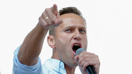 Proche d’Alexeï Navalny agressé : trois suspects « travaillant pour les Russes » arrêtés en Pologne