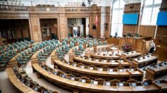 Danemark: un député défend sa liaison avec une adolescente de 15 ans