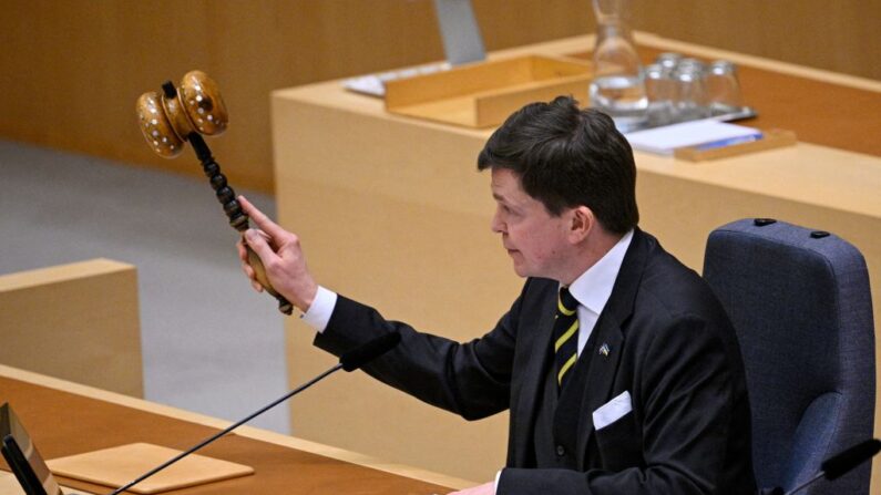 Le président du Parlement suédois, Anders Norlen, lors du vote sur l'adhésion de la Suède à l'OTAN, à Stockholm, le 22 mars 2023. (Photo ANDERS WIKLUND/TT News Agency/AFP via Getty Images)
