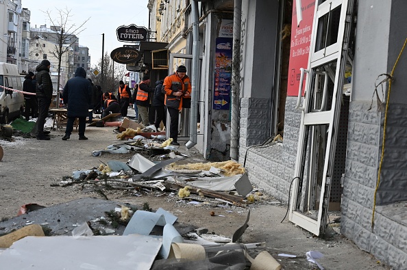 Un bâtiment endommagé à Kharkiv, un jour après un bombardement de missiles russes. (Photo SERGEY BOBOK/AFP via Getty Images)