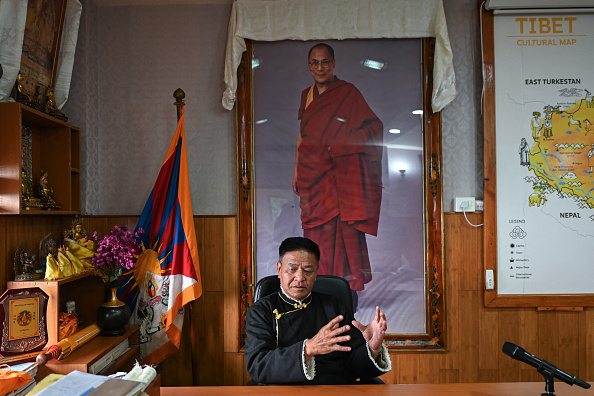 Pékin « oppresse » les Tibétains « comme un python », selon leur chef politique en exil