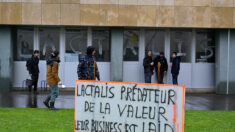 «Lactalis, prédateur de la valeur»: des agriculteurs en colère envahissent le siège du leader français de l’industrie agroalimentaire