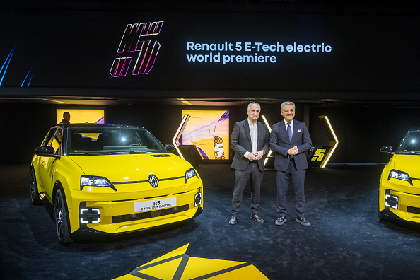Renault, avec sa R5 électrique, cherche à démocratiser les voitures électriques fabriquées en France