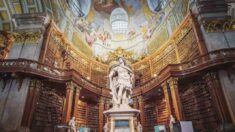 L’une des plus belles bibliothèques au monde datant de l’époque médiévale, il y a plus de 600 ans, vous éblouira