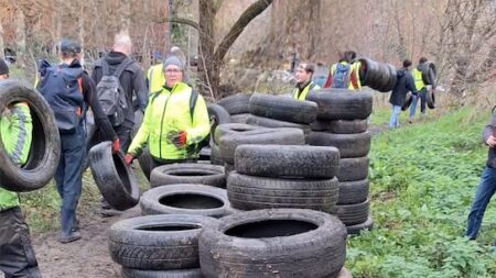 Toulouse: une association retire 5 tonnes de déchets des berges de la Garonne en trois jours