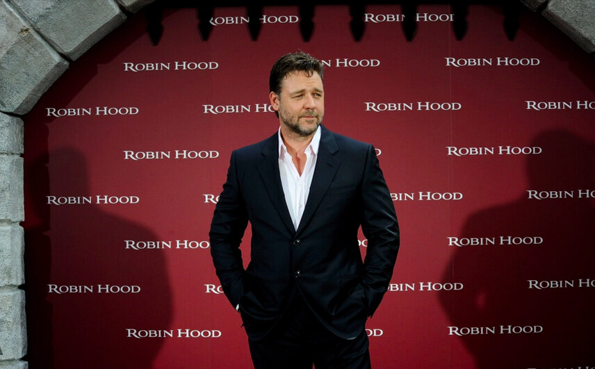 Russell Crowe révèle s’être fracturé les deux jambes pendant le tournage de «Robin des Bois»