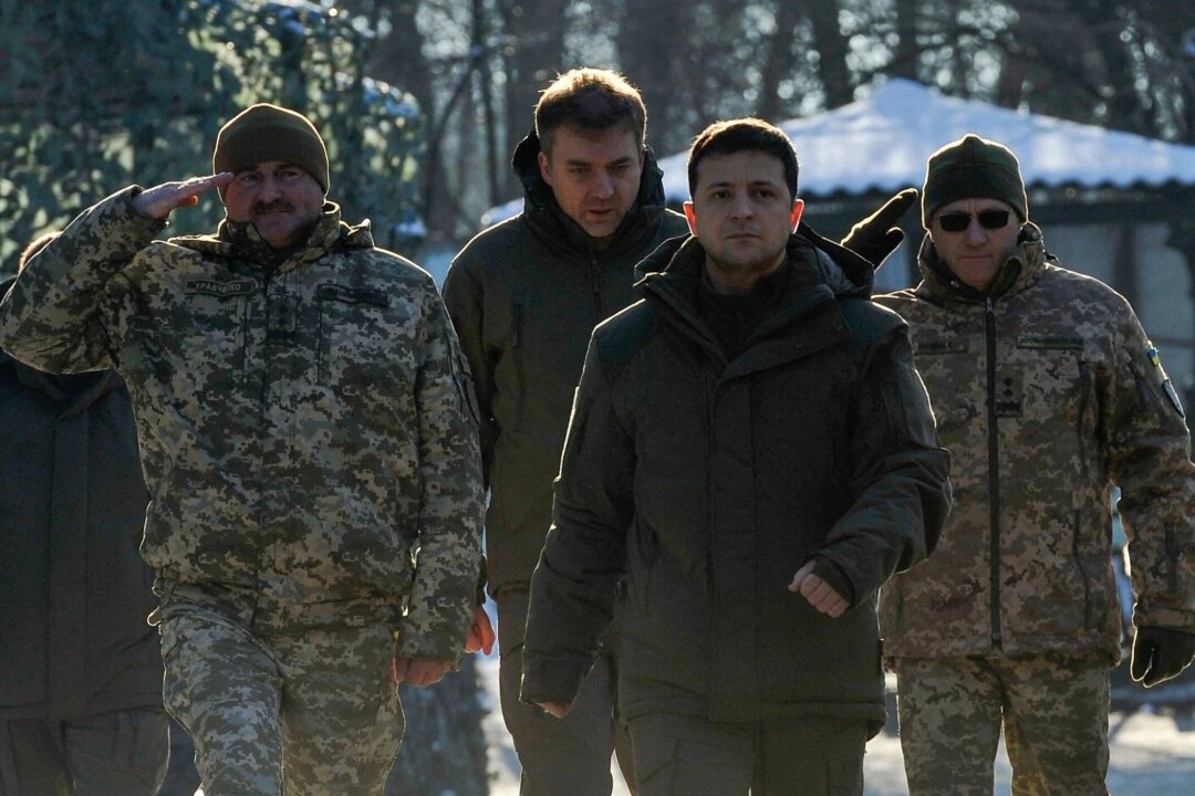 Deux ans après l’invasion, les États-Unis veulent renforcer l’Ukraine pour lui permettre de mieux « négocier » la fin de la guerre
