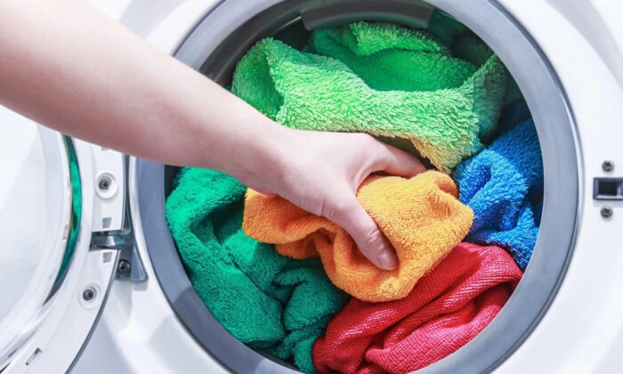 Les serviettes sont necessaires chaque jour et sont très souvent utiliséee. Des tests ont montré que si les serviettes ne sont pas lavées pendant trois jours, le nombre de bactéries pourrait se multiplier jusqu'à celui résidant dans les toilettes. (Oleg Doroshin/Shutterstock)