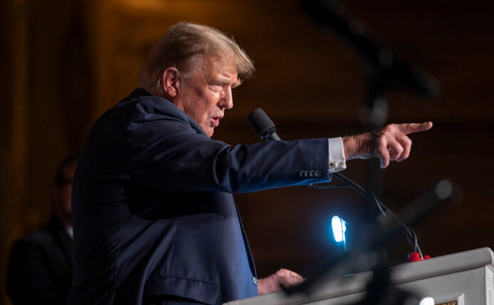 L'ancien président américain Donald Trump lors d'un événement organisé par Trumpettes USA au Mar-a-Lago Club à Palm Beach, Floride, le 10 février 2024. (Madalina Vasiliu/Epoch Times)