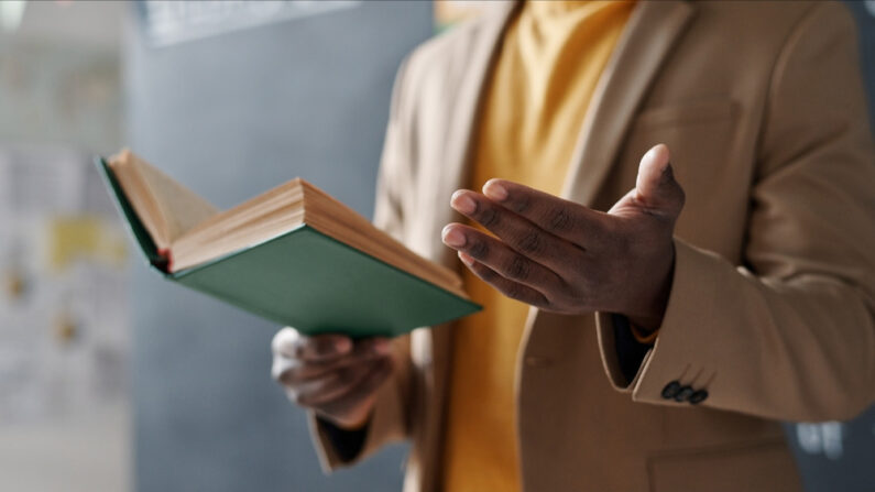 Le corps enseignant est encore et toujours menacé. (Photo: Media_Photos/Shutterstock)