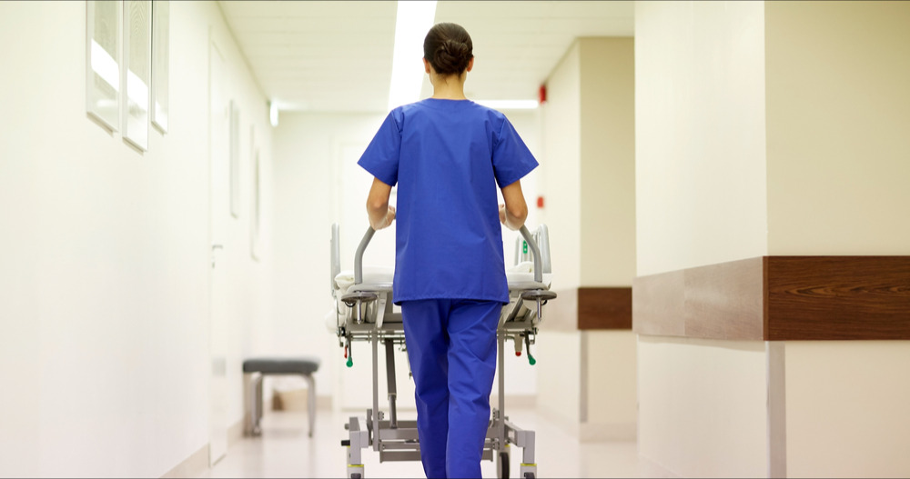 Remerciée après avoir cumulé 530 CDD en 17 ans, cette aide-soignante saisit la justice