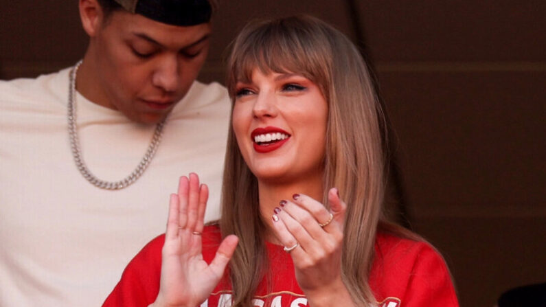 Taylor Swift lors d'un match entre les Los Angeles Chargers et les Kansas City Chiefs, le 22 octobre 2023. (Jamie Squire/Getty Images)