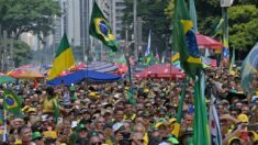 Pourquoi des millions de Brésiliens sont descendus dans la rue pour défendre la démocratie