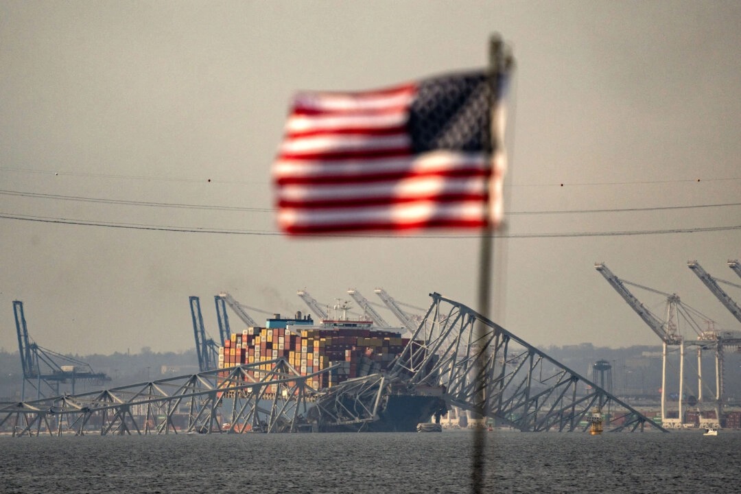 Destruction du pont de Baltimore: l'estimation des dommages pourrait prendre "des semaines, voire des mois", affirme un expert