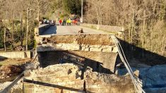 Accident spectaculaire dans le Gard: un pont s’effondre au passage d’un camion
