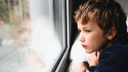 Toujours plus d’enfants demandent à bénéficier de soins psychologiques: le cas de l’Angleterre