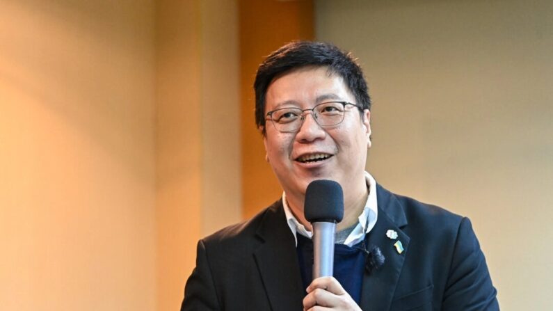 Wu Min-hsuan, PDG du Doublethink Lab, basé à Taiwan, lors d'une conférence de presse sur l'ingérence de la Chine dans les élections à Taïwan, à Taipei, Taïwan, le 19 janvier. 2024. (Sung Pi-lung/Epoch Times) 