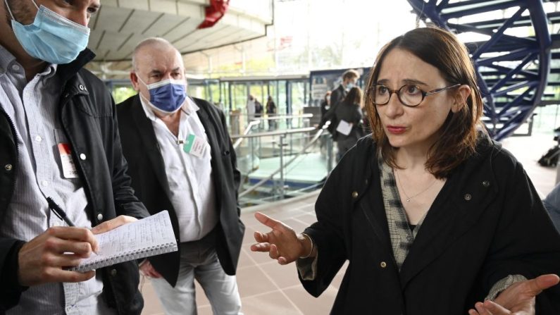 L'avocate Marie Dose répond aux questions des journalistes à la Cour européenne des droits de l'homme, à Strasbourg, le 29 septembre 2021. (Photo FREDERICK FLORIN/AFP via Getty Images)