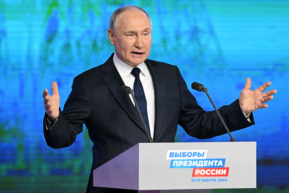 Le président russe et candidat à la présidence Vladimir Poutine. L'élection se déroulera du 15 au 17 mars. (Photo NATALIA KOLESNIKOVA/AFP via Getty Images)
