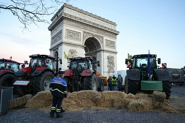 Agriculteurs: une action symbolique à l’Arc de Triomphe menée ce matin
