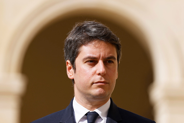 Il est « plus juste » d'« augmenter la pression sur les fraudeurs que d'augmenter les impôts sur les Français » pour renflouer les caisses de l’État, a déclaré le Premier ministre. (Photo LUDOVIC MARIN/POOL/AFP via Getty Images)