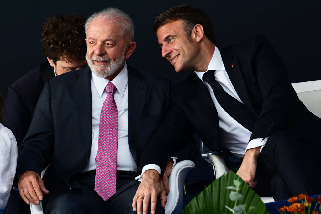 Les raisons derrière de la romance d’Emmanuel Macron au Brésil