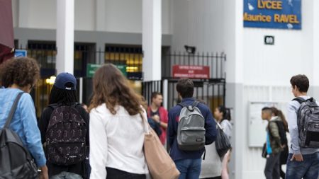 Paris: en retrait « pour des raisons de sécurité », le proviseur du lycée Ravel « marqué et blessé »