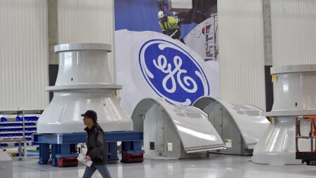 Éolien: General Electric prévoit de réduire ses effectifs de moitié dans une usine de Loire-Atlantique, selon la CGT