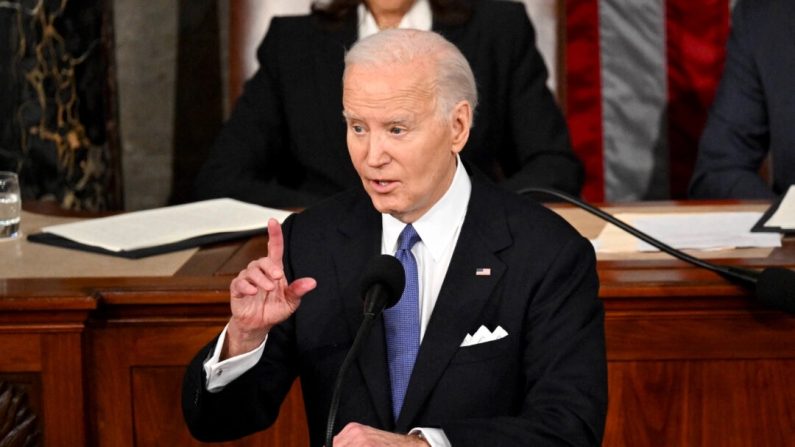 Joe Biden prononce le discours sur l'état de l'Union dans la salle des séances du Capitole à Washington, D.C., le 7 mars 2024. (Mandel Ngan/AFP/Getty Images)