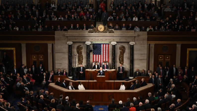 Joe Biden prononce le discours sur l'état de l'Union dans la salle des séances du Capitole à Washington, le 7 mars 2024. (Saul Loeb/AFP via Getty Images)