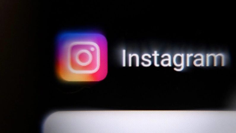 Le logo du réseau social Instagram sur l'écran d'un smartphone à Moscou, le 14 mars 2022. (-/AFP via Getty Images)