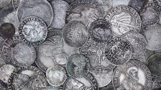 Norvège: des pièces d’argent qu’ils avaient trouvées en jouant il y a 60 ans deviennent un trésor archéologique