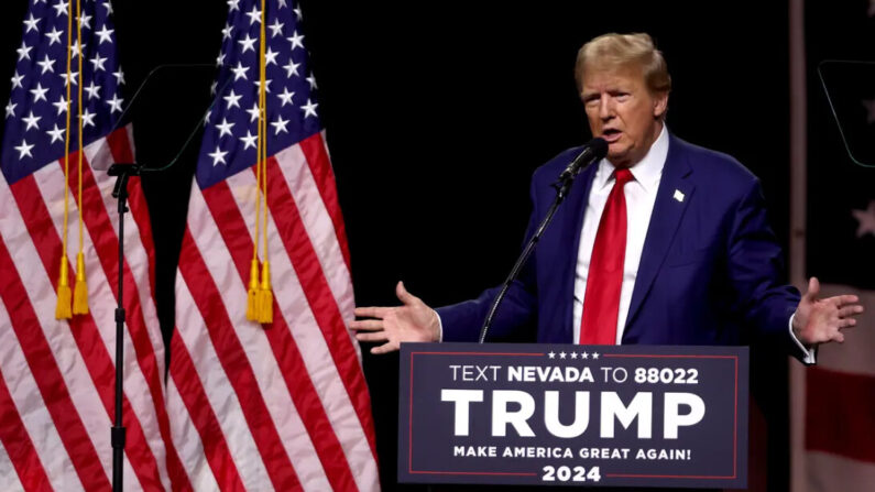 Le candidat républicain à l'élection présidentielle américaine, l'ancien président Donald Trump, prononce un discours lors d'un rassemblement de campagne au Reno-Sparks Convention Center à Reno, au Nevada, le 17 décembre 2023. (Justin Sullivan/Getty Images)