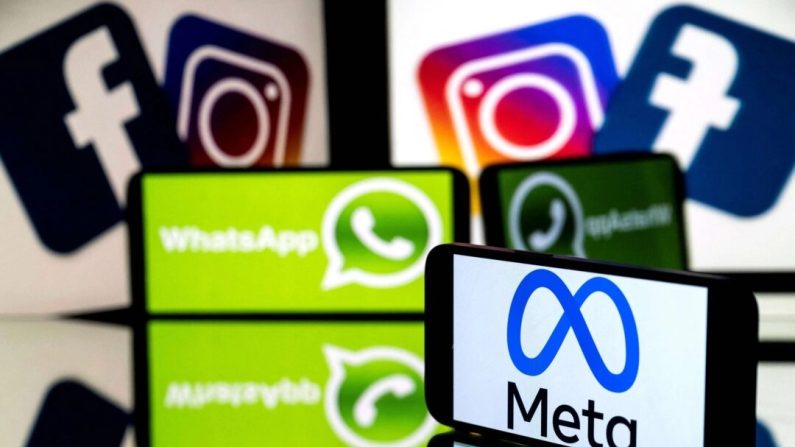Un smartphone et un écran d'ordinateur sur lesquels apparaissent les logos d'Instagram, Facebook, WhatsApp et de leur maison mère Meta à Toulouse, dans le sud-ouest de la France, le 12 janvier 2023. (Lionel Bovaventure/AFP via Getty Images)