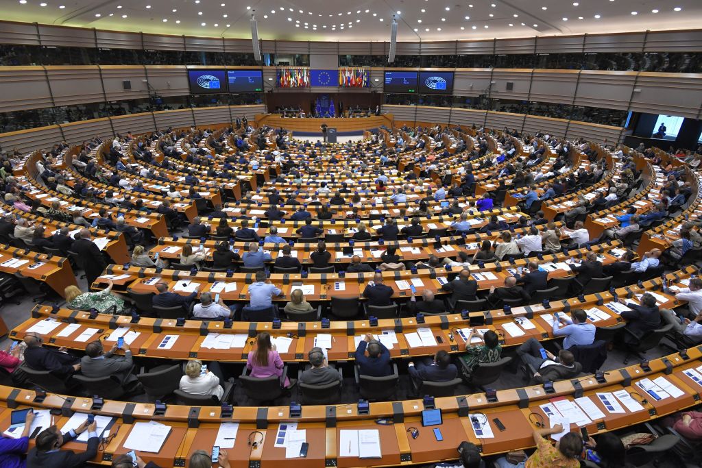Le Parlement européen assimile l'exploitation de la GPA à du trafic d'êtres humains