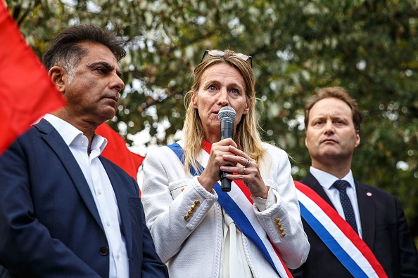 La députée Astrid Panosyan lors d'un rassemblement appelant à la paix, à Paris, le 15 septembre 2022. (Photo AFP via Getty Images)