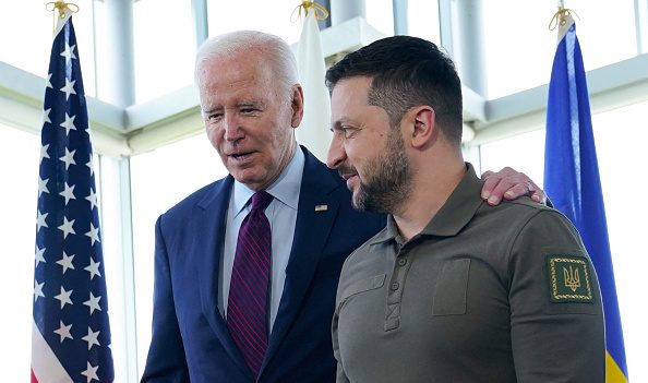 Le plan américain d’aide à l’Ukraine attend la signature de Joe Biden