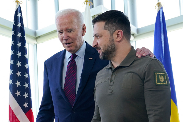 Le plan américain d'aide à l'Ukraine attend la signature de Joe Biden