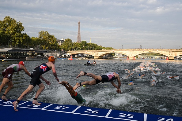 Le triathlon mondial a organisé son «test event» dans la Seine à Paris du 17 au 20 août 2023. (Photo BERTRAND GUAY/AFP via Getty Images)