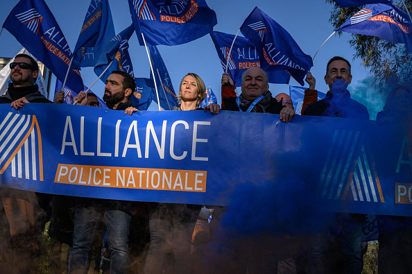 Primes JO-2024: le syndicat de police Alliance menace de perturber le parcours de la flamme olympique