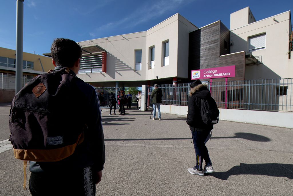 «Ma fille s'habille à l'européenne, je ne vois que ce motif qui justifie cet acharnement», affirme la maman de l'adolescente tabassée devant son collège à Montpellier