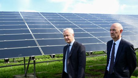 Un nouveau décret prévoit d’amputer les terres agricoles de 40% de leur surface pour y mettre des panneaux solaires